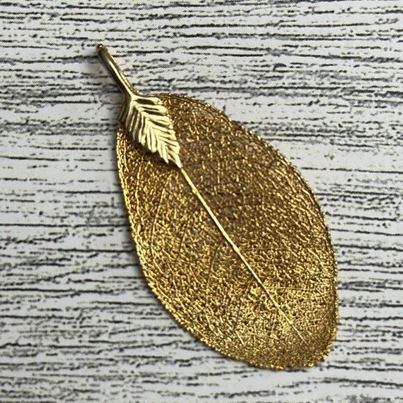 Gold Dipped Aspen Leaf Pendant - Picture 2 of 3